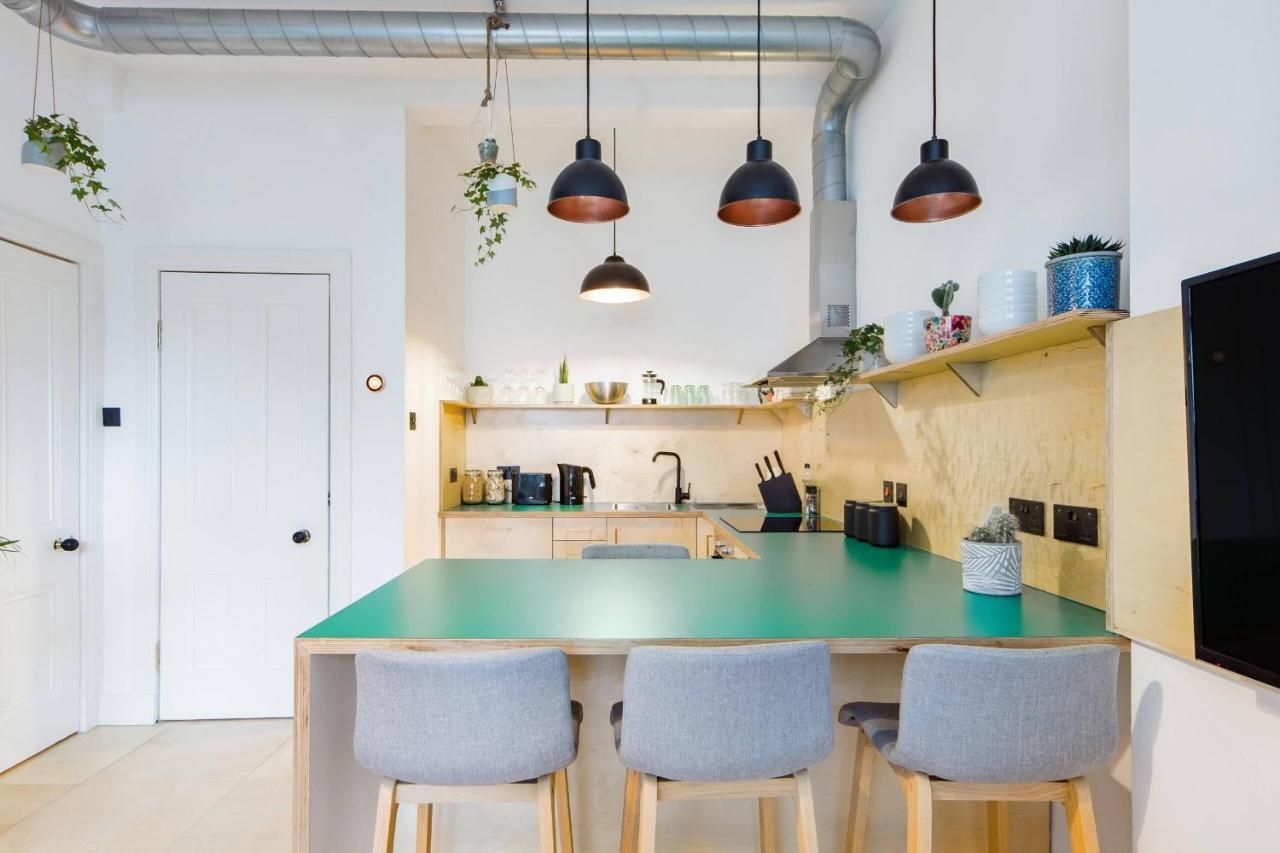 The Plywood Flat, Modern Style In A Traditional Tenement Edinburg Exteriör bild