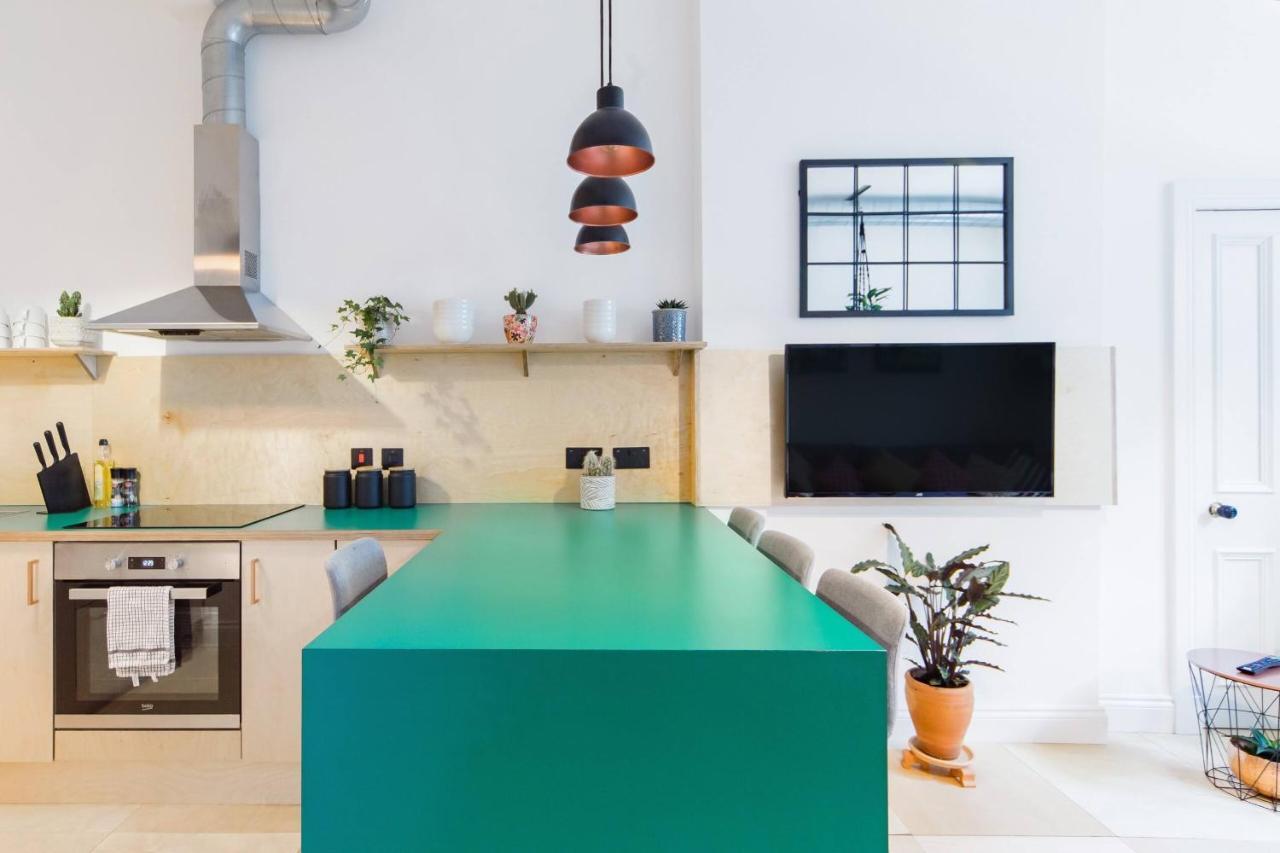 The Plywood Flat, Modern Style In A Traditional Tenement Edinburg Exteriör bild