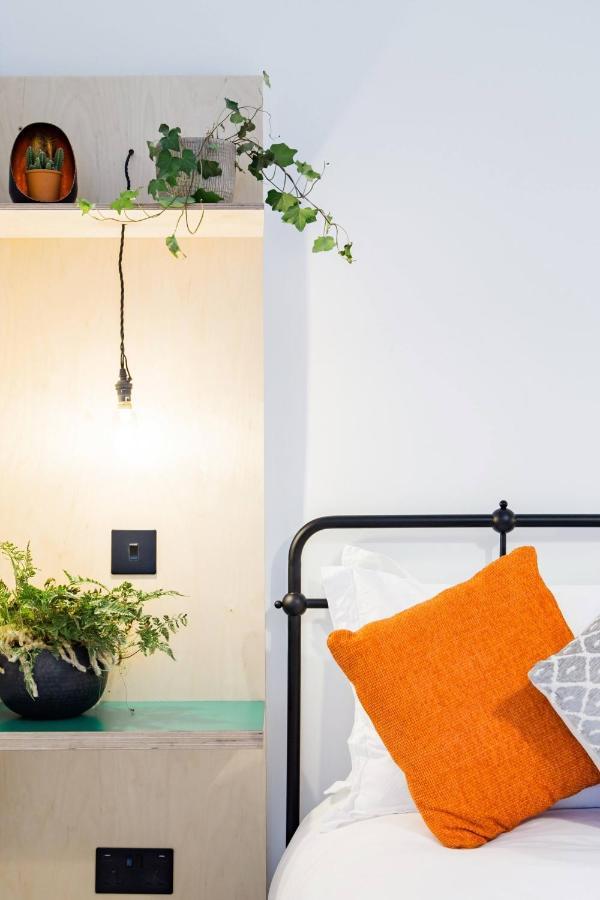 The Plywood Flat, Modern Style In A Traditional Tenement Edinburg Exteriör bild