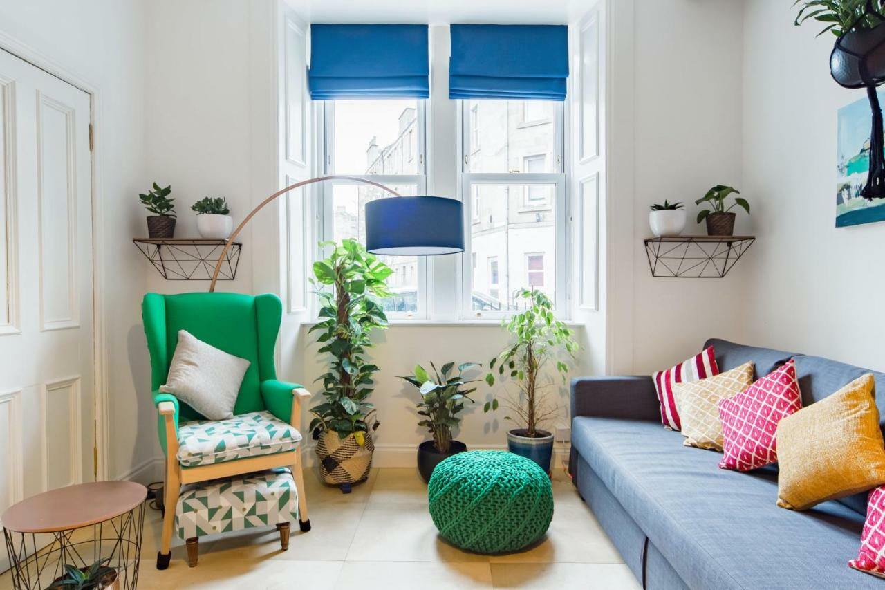 The Plywood Flat, Modern Style In A Traditional Tenement Edinburg Exteriör bild
