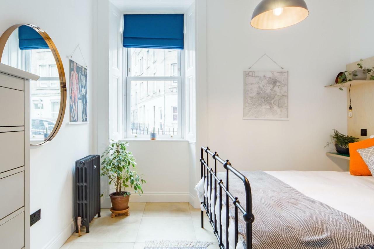 The Plywood Flat, Modern Style In A Traditional Tenement Edinburg Exteriör bild